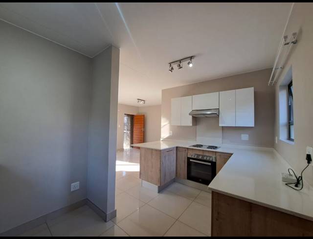 3 BEDROOM TOWNHOUSE FOR SALE IN MONTANA EXT 2